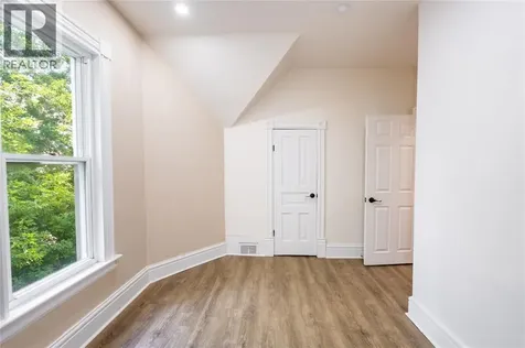156 Queen Street Sarnia ON N7T 2R1