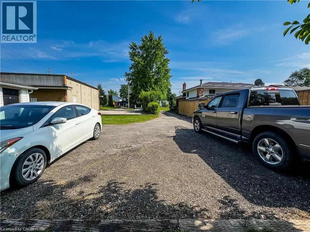598 Mapledale Avenue London ON N5X 2B8