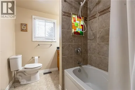 598 Mapledale Avenue London ON N5X 2B8