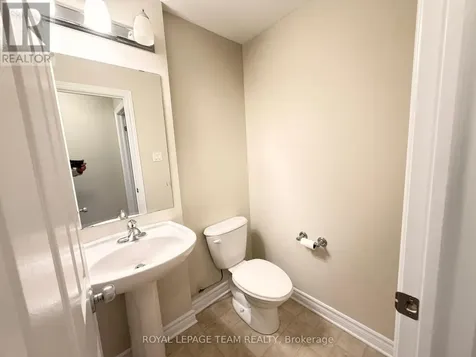 236 Paseo Private Ottawa ON K2G 4N7