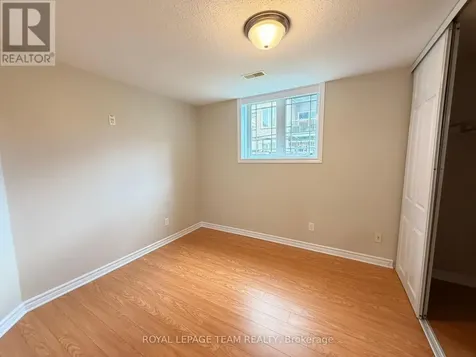 236 Paseo Private Ottawa ON K2G 4N7
