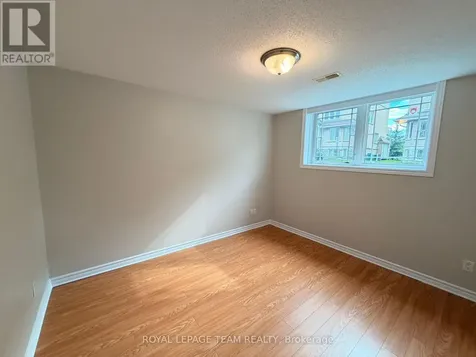 236 Paseo Private Ottawa ON K2G 4N7