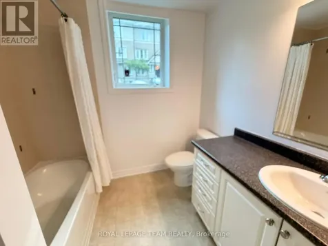 236 Paseo Private Ottawa ON K2G 4N7