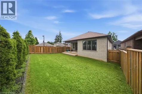 6 Beckett Drive Brantford ON N3T 6E5