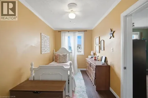 22 Delena Avenue North Hamilton ON L8H 6B4