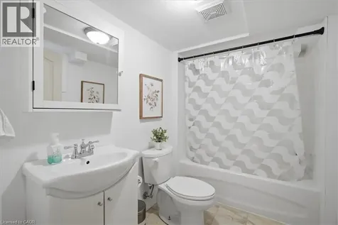 22 Delena Avenue North Hamilton ON L8H 6B4