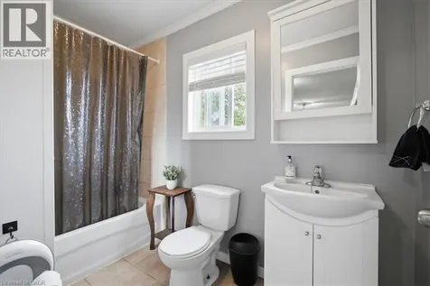 22 Delena Avenue North Hamilton ON L8H 6B4