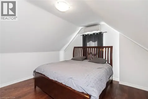 38 Fairleigh Avenue North Hamilton ON L8L 6H2