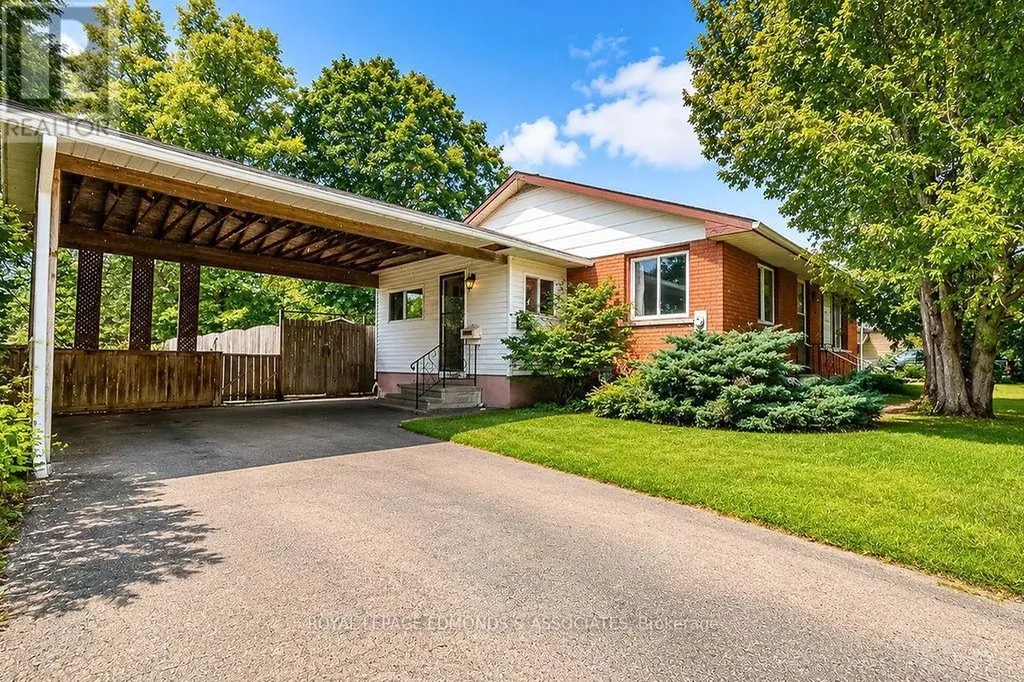 27 Achray Road Laurentian Valley ON K8A 6L1