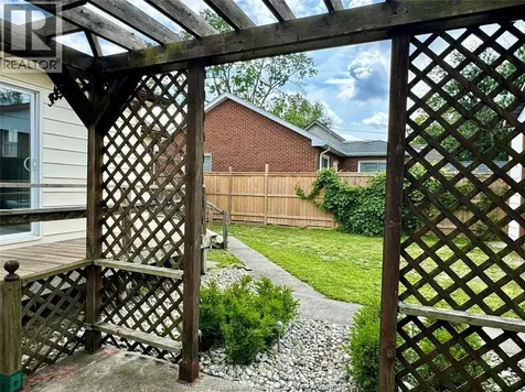 2163 Wellesley Avenue Windsor ON N8W 2E8
