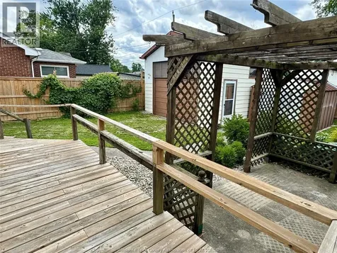 2163 Wellesley Avenue Windsor ON N8W 2E8