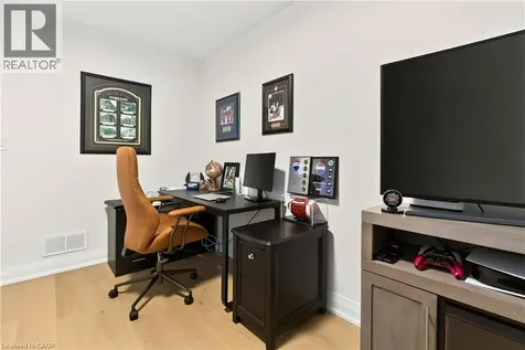 86 Cumming Court Ancaster ON L9G 1V3