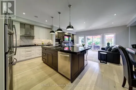 17 Collship Lane Collingwood ON L9Y 0J6