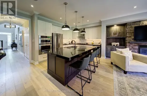 17 Collship Lane Collingwood ON L9Y 0J6