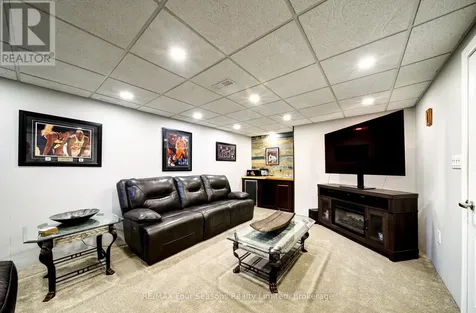 17 Collship Lane Collingwood ON L9Y 0J6
