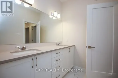 808 Mikinak Road Ottawa ON K1K 5A5
