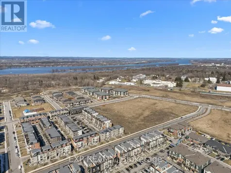 808 Mikinak Road Ottawa ON K1K 5A5