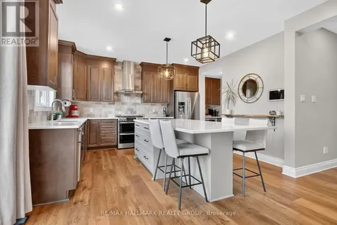 569 Chriscraft Way Ottawa ON K4M 1J8