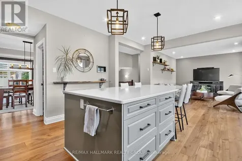 569 Chriscraft Way Ottawa ON K4M 1J8