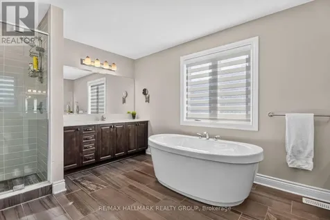 569 Chriscraft Way Ottawa ON K4M 1J8