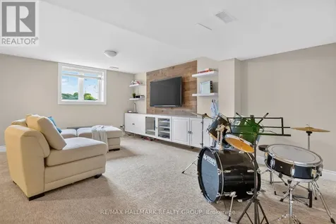 569 Chriscraft Way Ottawa ON K4M 1J8