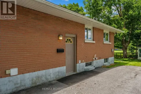 1311 Adirondack Drive Ottawa ON K2C 2V7