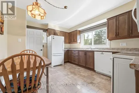 92 Ken Avenue Laurentian Valley ON K8A 6W5