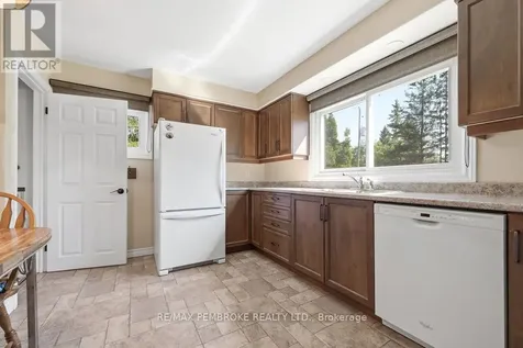 92 Ken Avenue Laurentian Valley ON K8A 6W5