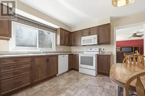 92 Ken Avenue Laurentian Valley ON K8A 6W5