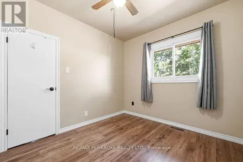 92 Ken Avenue Laurentian Valley ON K8A 6W5