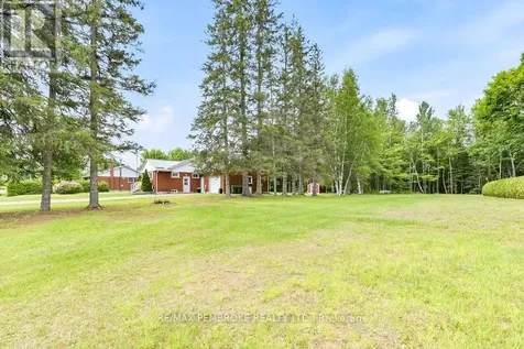 92 Ken Avenue Laurentian Valley ON K8A 6W5