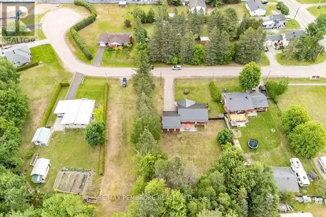 92 Ken Avenue Laurentian Valley ON K8A 6W5