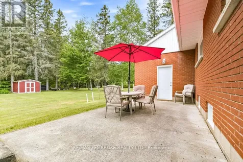 92 Ken Avenue Laurentian Valley ON K8A 6W5