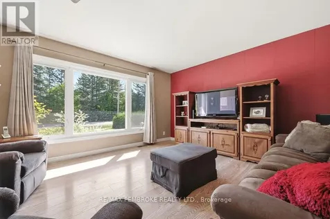 92 Ken Avenue Laurentian Valley ON K8A 6W5