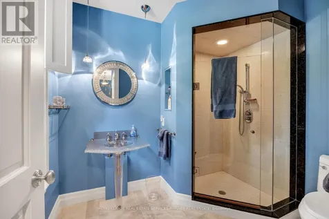 35 Brentwood Road Oakville (mo Morrison) ON L6J 4B7