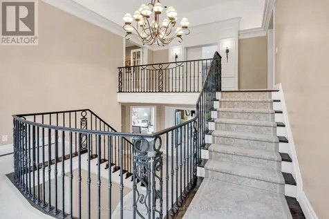 35 Brentwood Road Oakville (mo Morrison) ON L6J 4B7