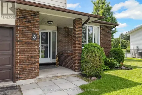 8 Jessie Drive Perth ON K7H 3J1