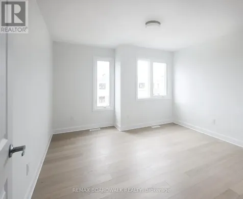 592 Roundhouse Crescent Ottawa ON K2S 1K4