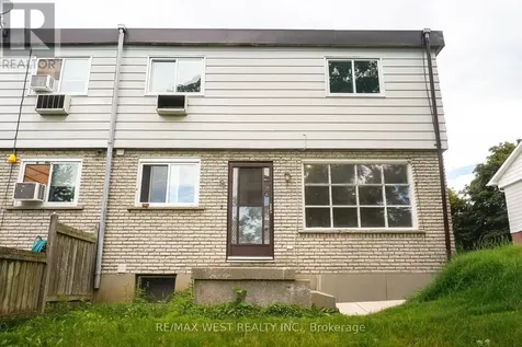 15 Brenda Court Brantford ON N3R 2L8