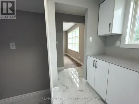 15 Brenda Court Brantford ON N3R 2L8