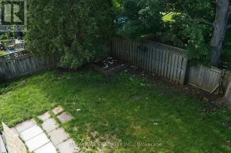 15 Brenda Court Brantford ON N3R 2L8