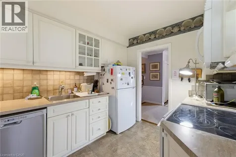 320 River Side Drive Oakville ON L6K 3N4