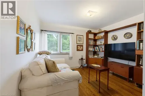 320 River Side Drive Oakville ON L6K 3N4