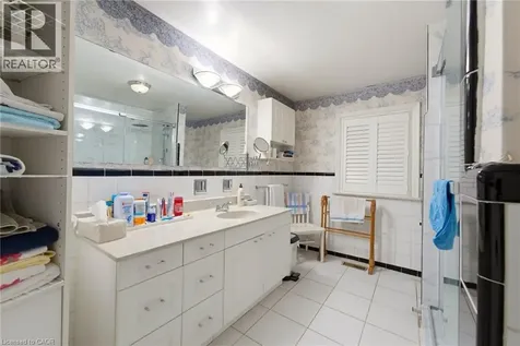 320 River Side Drive Oakville ON L6K 3N4