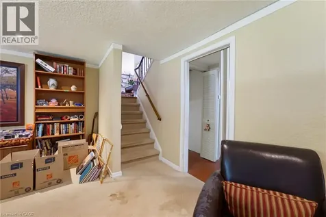 320 River Side Drive Oakville ON L6K 3N4