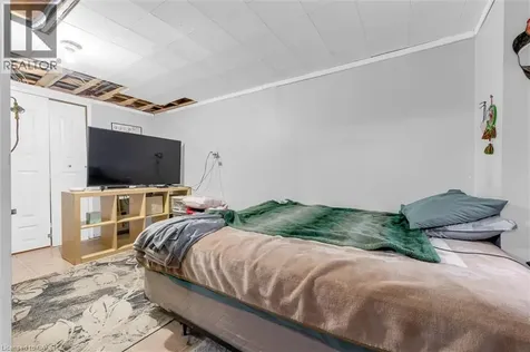 338 East 24th Street Hamilton ON L8V 2Y6