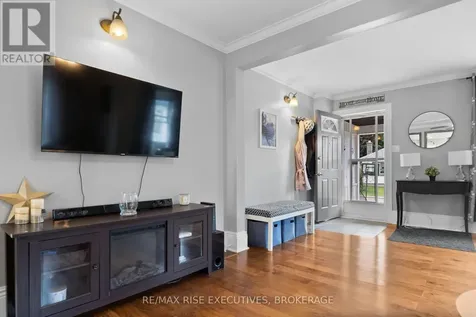 282 Sydenham Street Gananoque ON K7G 1C3
