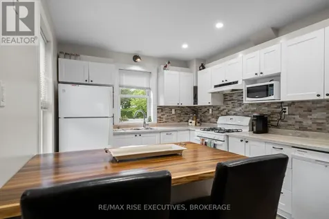 282 Sydenham Street Gananoque ON K7G 1C3