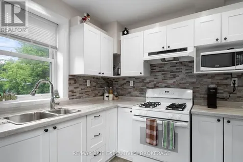 282 Sydenham Street Gananoque ON K7G 1C3