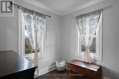 282 Sydenham Street Gananoque ON K7G 1C3